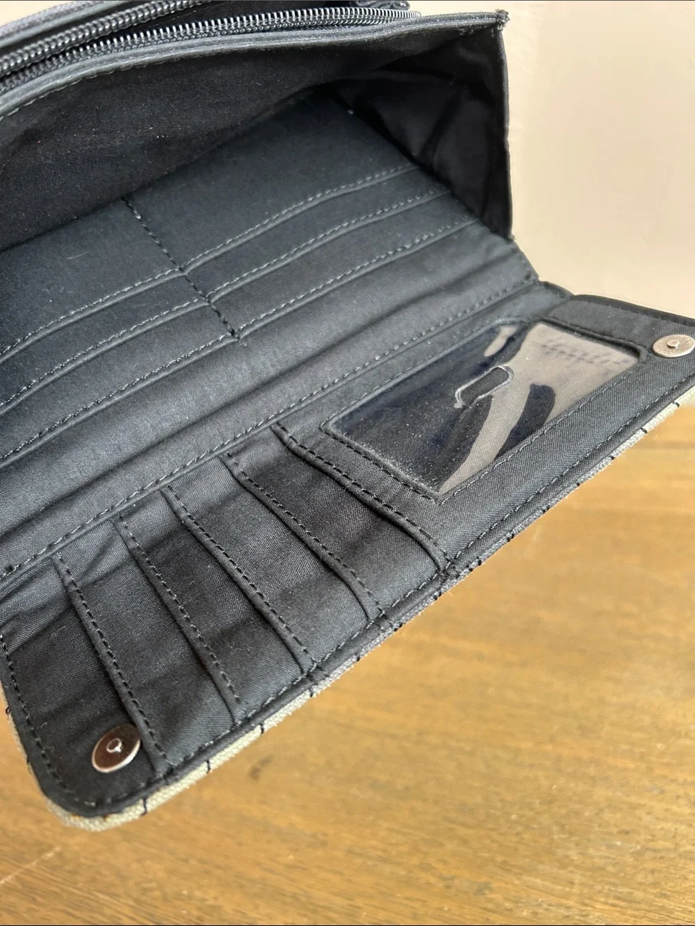 RVCA Canvas Fold-Over Women’s Wallet/Clutch. Features A Gray/Black Ombre Design.
